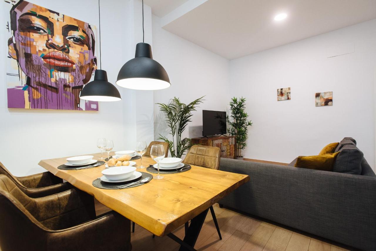 Hostly Rbh0 Modern Apartment Siviglia Esterno foto