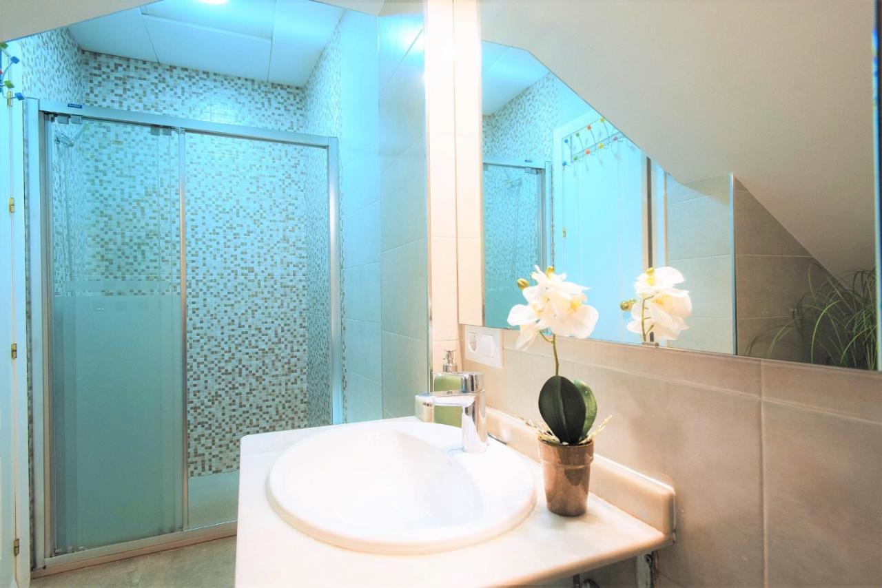 Hostly Rbh0 Modern Apartment Siviglia Esterno foto