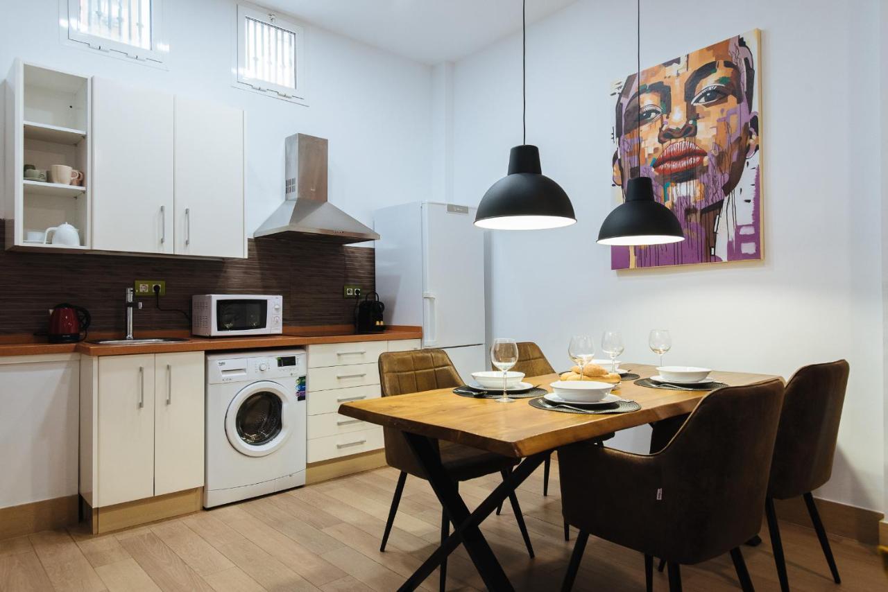 Hostly Rbh0 Modern Apartment Siviglia Esterno foto