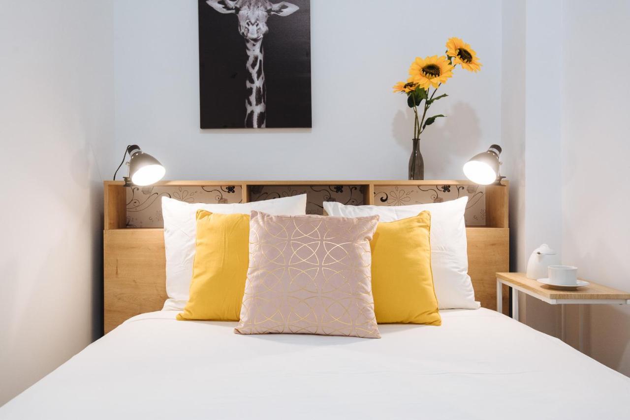 Hostly Rbh0 Modern Apartment Siviglia Esterno foto