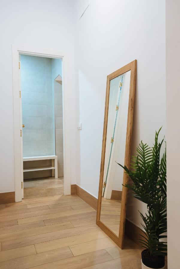 Hostly Rbh0 Modern Apartment Siviglia Esterno foto