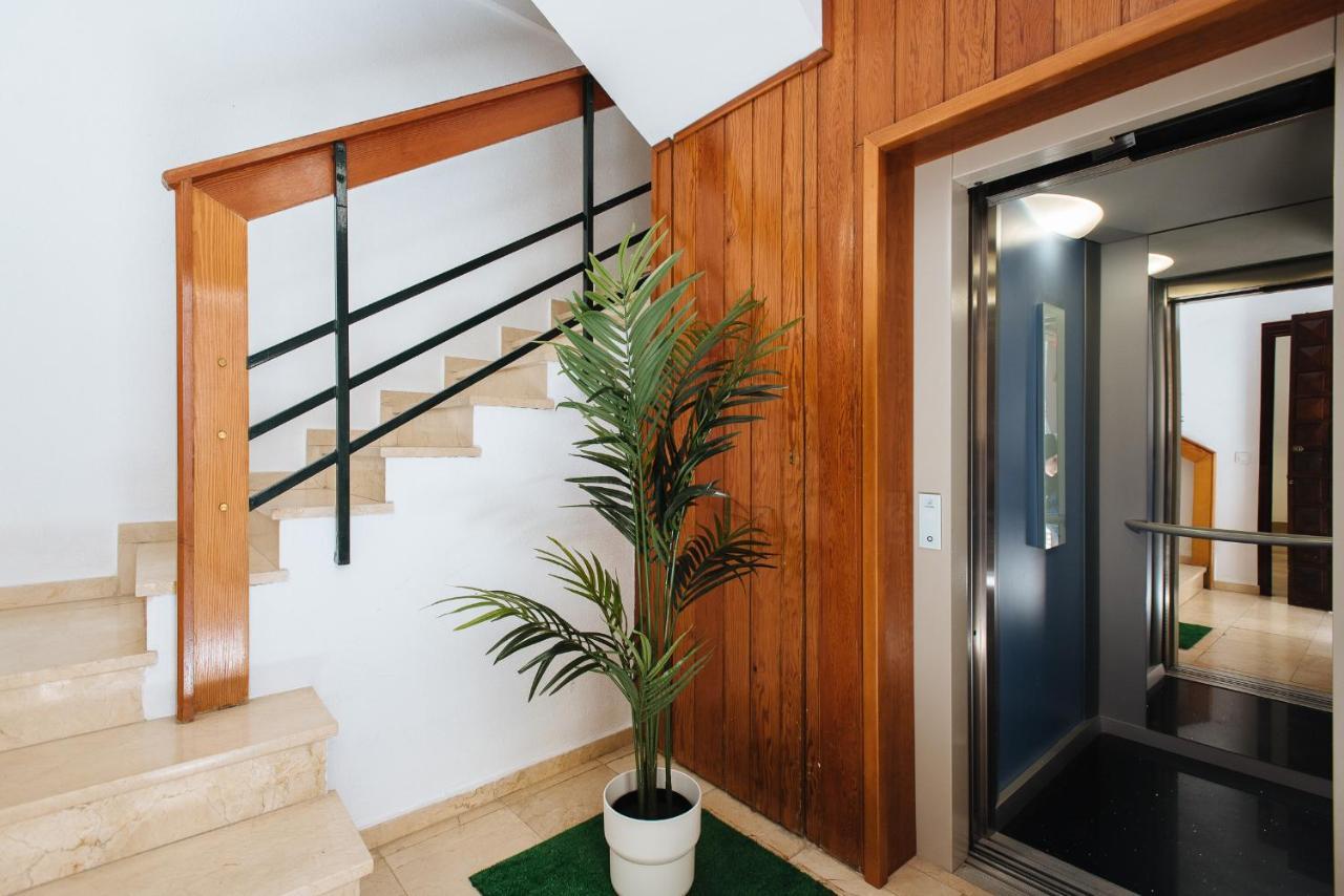 Hostly Rbh0 Modern Apartment Siviglia Esterno foto